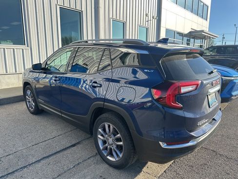 Used 2023 GMC Terrain SLT AWD/4WD image 4