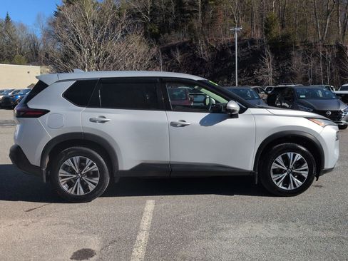 Used 2021 Nissan Rogue SV image 4