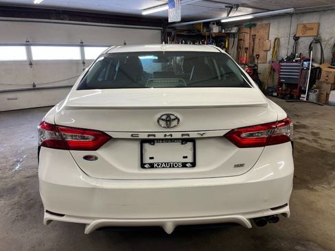 Used 2020 Toyota Camry SE image 10
