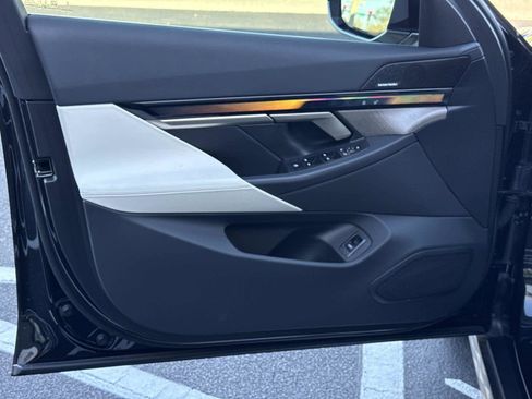 Certified 2025 BMW i5 eDrive40i w/ Premium Package image 17