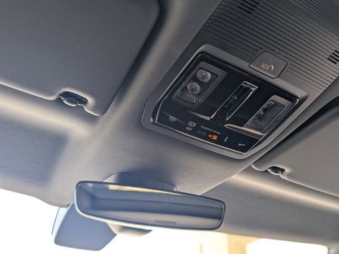 Used 2025 Volkswagen ID. Buzz Pro S Plus RWD image 35
