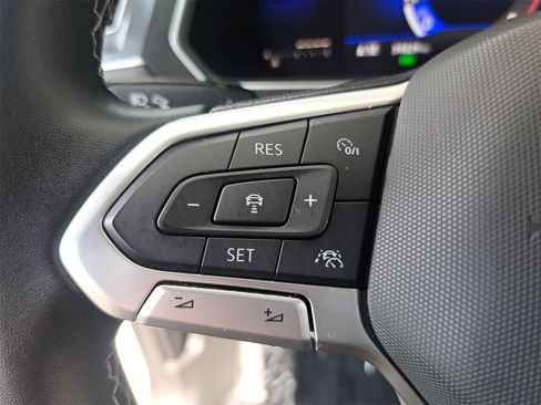 Used 2022 Volkswagen Tiguan SE image 19
