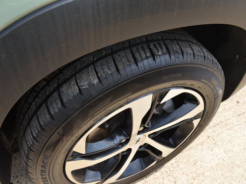 Used 2024 Chevrolet Trax RS FWD image 23