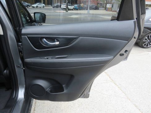 Used 2018 Nissan Rogue SL w/ Premium Package AWD/4WD image 30