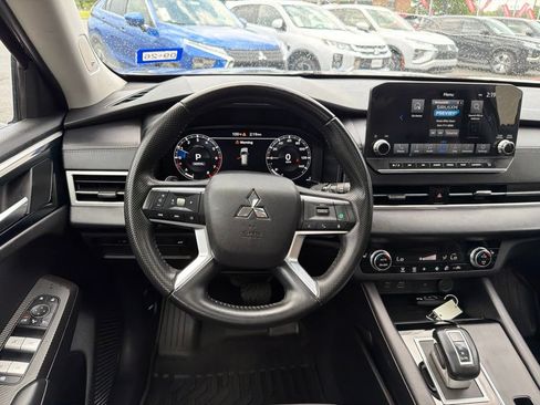 Used 2024 Mitsubishi Outlander SE Black Edition FWD image 32