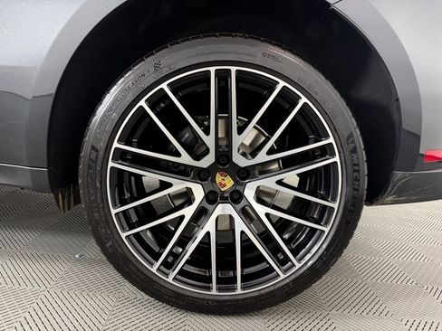 Certified 2026 Porsche Macan AWD/4WD image 11