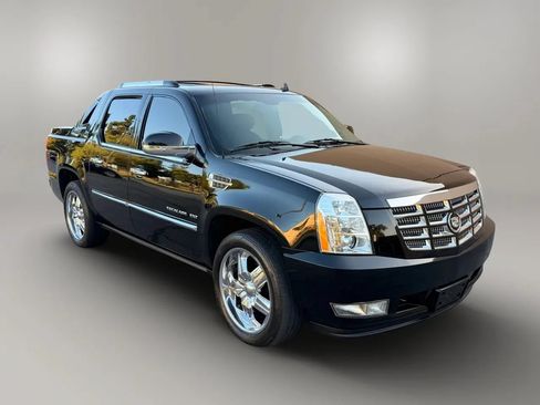 Used 2011 Cadillac Escalade EXT Premium AWD/4WD image 3