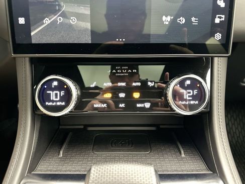 Used 2023 Jaguar F-PACE SVR image 13