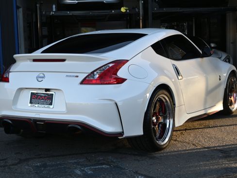 Used 2015 Nissan 370Z NISMO image 5