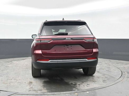 Used 2022 Jeep Grand Cherokee Altitude AWD/4WD image 10