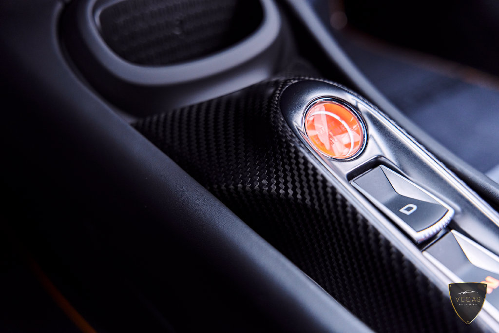Used 2025 McLaren Artura RWD image 74