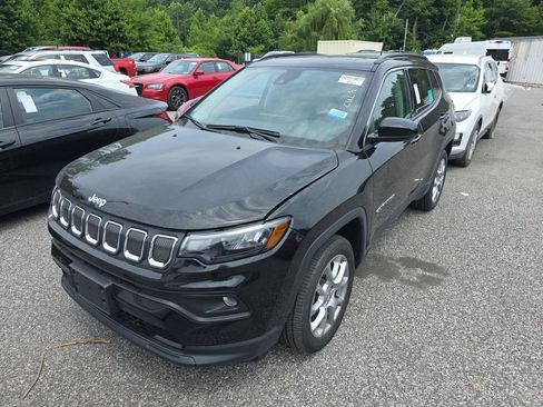Used 2022 Jeep Compass Latitude w/ Sun and Sound Group AWD/4WD image 10