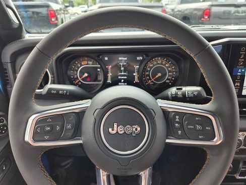 Used 2024 Jeep Wrangler Unlimited Sahara w/ Technology Group AWD/4WD image 28