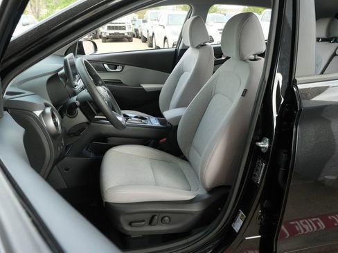 Used 2023 Hyundai Kona SE image 21