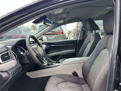 Used 2018 Toyota Camry LE image 15