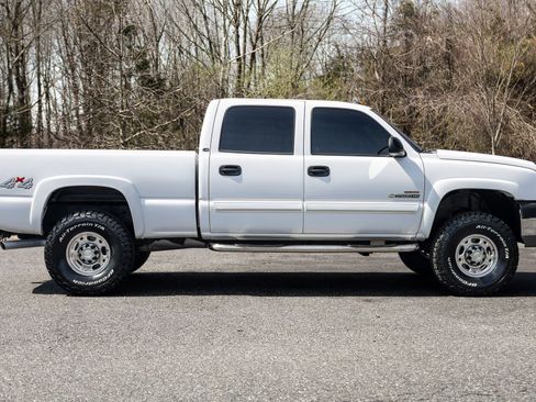 Used 2005 Chevrolet Silverado 2500 LS w/ Heavy-Duty Power Package image 24