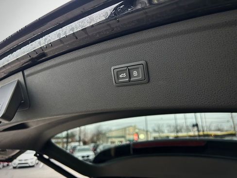 Used 2019 Audi Q5 Prestige w/ Prestige Package image 24