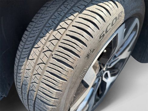 Used 2022 Volkswagen Taos SEL image 19