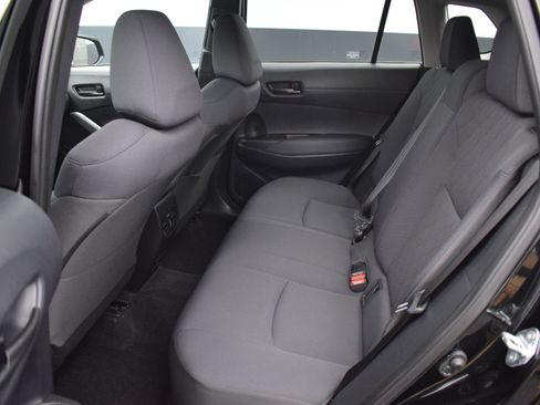 Used 2024 Toyota Corolla Cross LE image 12