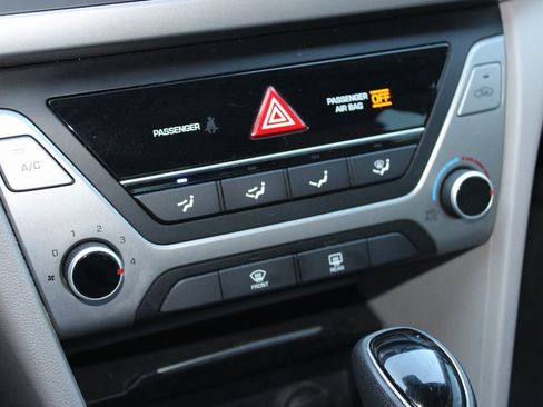 Used 2017 Hyundai Elantra SE image 22