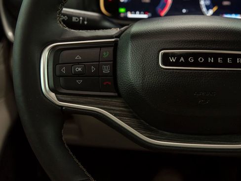 Used 2024 Jeep Wagoneer L Series II image 30