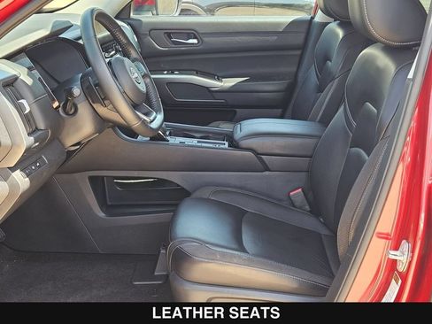 Used 2023 Nissan Pathfinder SL w/ Black Appearance Package FWD image 11