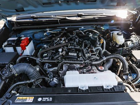 Certified 2025 Toyota 4Runner SR5 AWD/4WD image 26