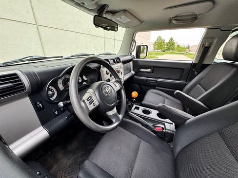 Used 2011 Toyota FJ Cruiser 4WD image 16