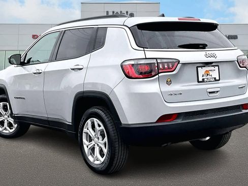 Used 2024 Jeep Compass Latitude image 4