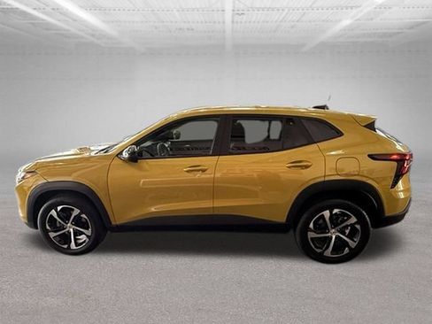 Used 2024 Chevrolet Trax RS w/ Driver Confidence Package FWD image 4