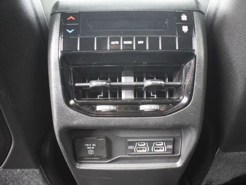 Used 2024 Jeep Grand Cherokee L Altitude image 17