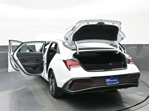 Certified 2025 Hyundai Elantra Sport image 45