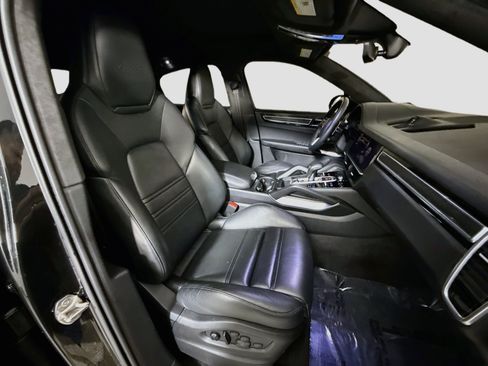 Used 2023 Porsche Cayenne Turbo AWD/4WD image 28