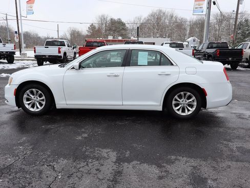 Used 2016 Chrysler 300 Limited image 27