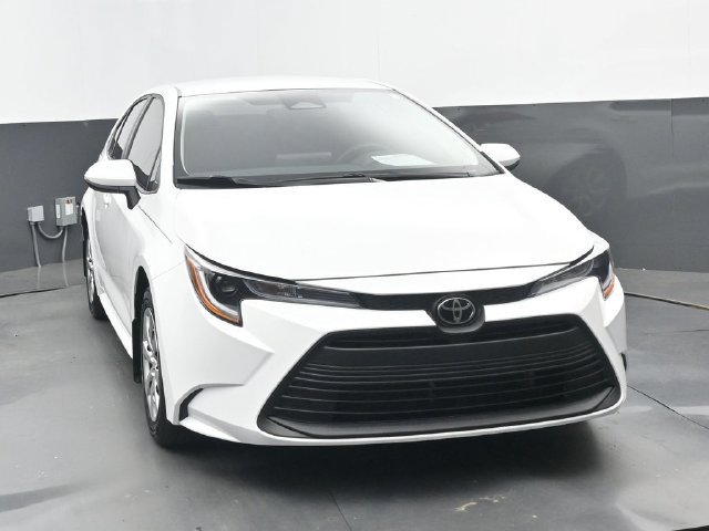 Used 2025 Toyota Corolla LE FWD image 16
