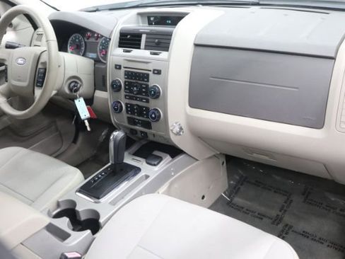 Used 2010 Ford Escape Limited image 18