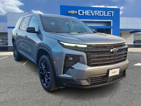 New 2026 Chevrolet Traverse LT w/ Midnight/Sport Edition FWD image 2