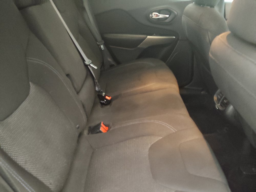 Used 2019 Jeep Cherokee Latitude w/ Popular Appearance Group AWD/4WD image 19