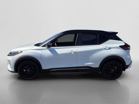 Used 2023 Nissan Kicks SR w/ SR Premium Package FWD image 2