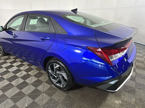 Certified 2025 Hyundai Elantra SEL FWD image 4