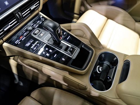 Used 2019 Porsche Cayenne Sport Utility 4D image 30