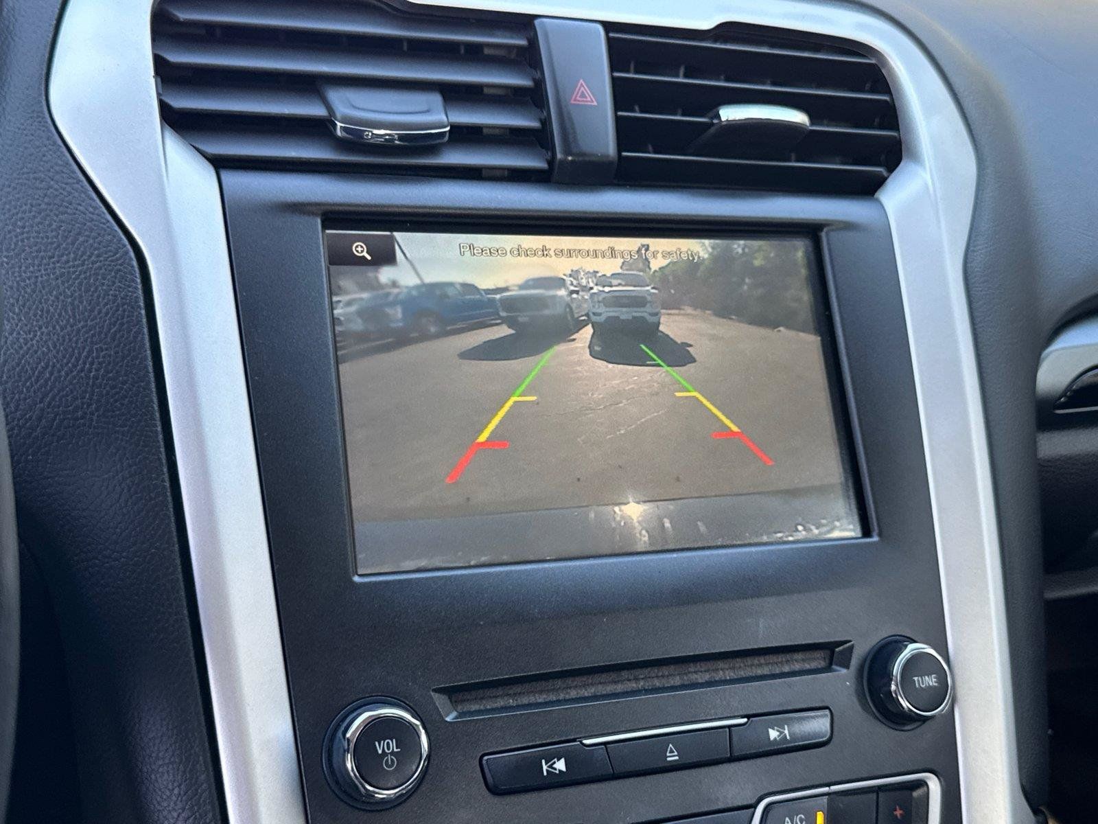 Used 2016 Ford Fusion SE FWD image 30