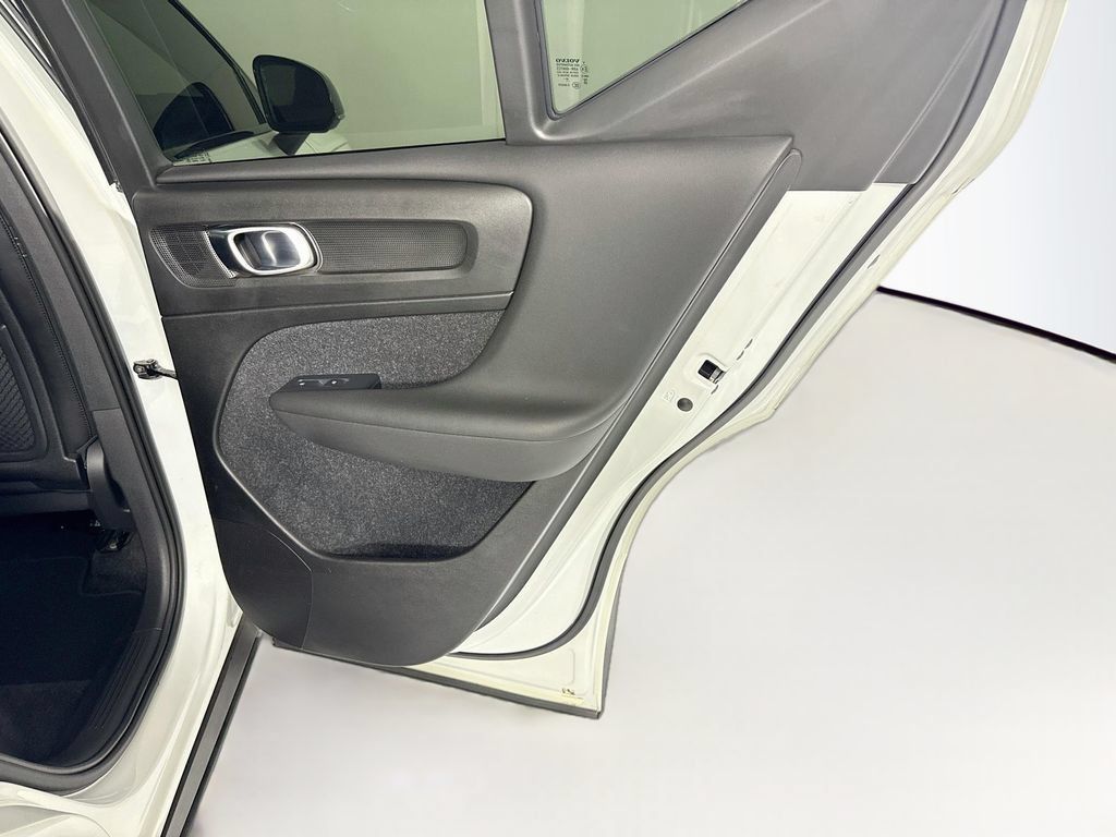 Used 2019 Volvo XC40 T5 R-Design AWD/4WD image 27