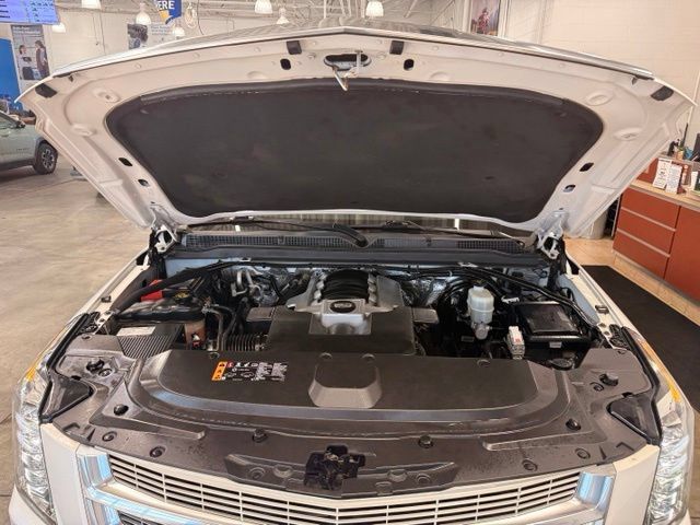 Used 2018 Cadillac Escalade Luxury w/ LPO, Radiant Package AWD/4WD image 33