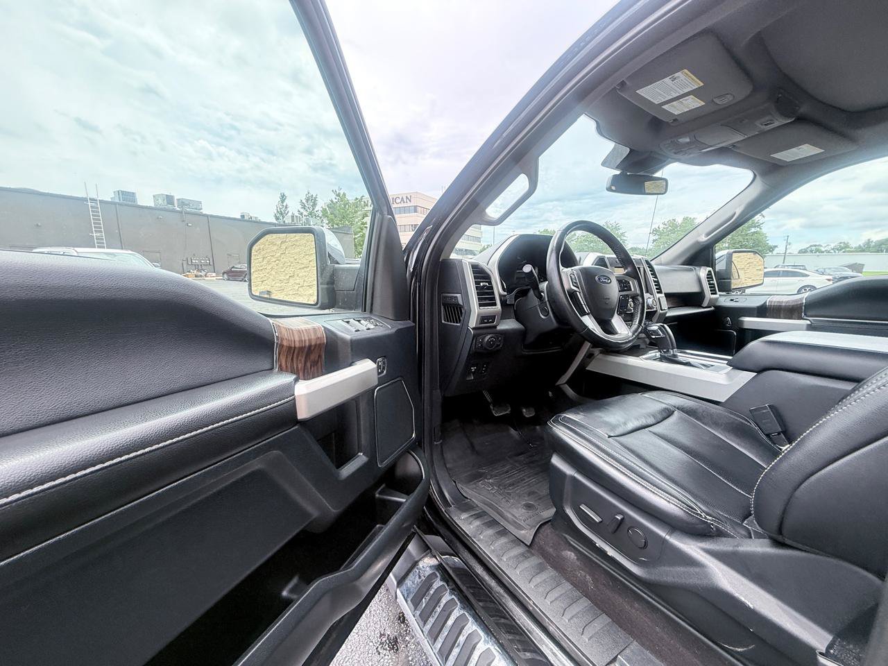 Used 2019 Ford F150 Lariat w/ Equipment Group 502A Luxury AWD/4WD image 9