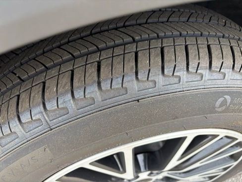 New 2025 Ford Escape SE w/ PHEV Premium Package image 28