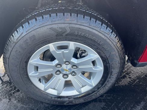 Used 2021 Chevrolet Colorado LT w/ LT Convenience Package image 2