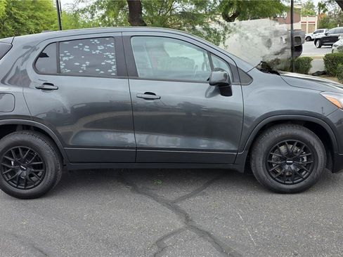 Used 2020 Chevrolet Trax LS FWD image 3