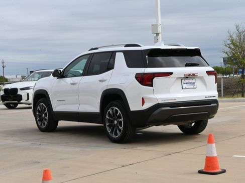 Used 2026 GMC Terrain Elevation w/ Elevation Premium Package image 7