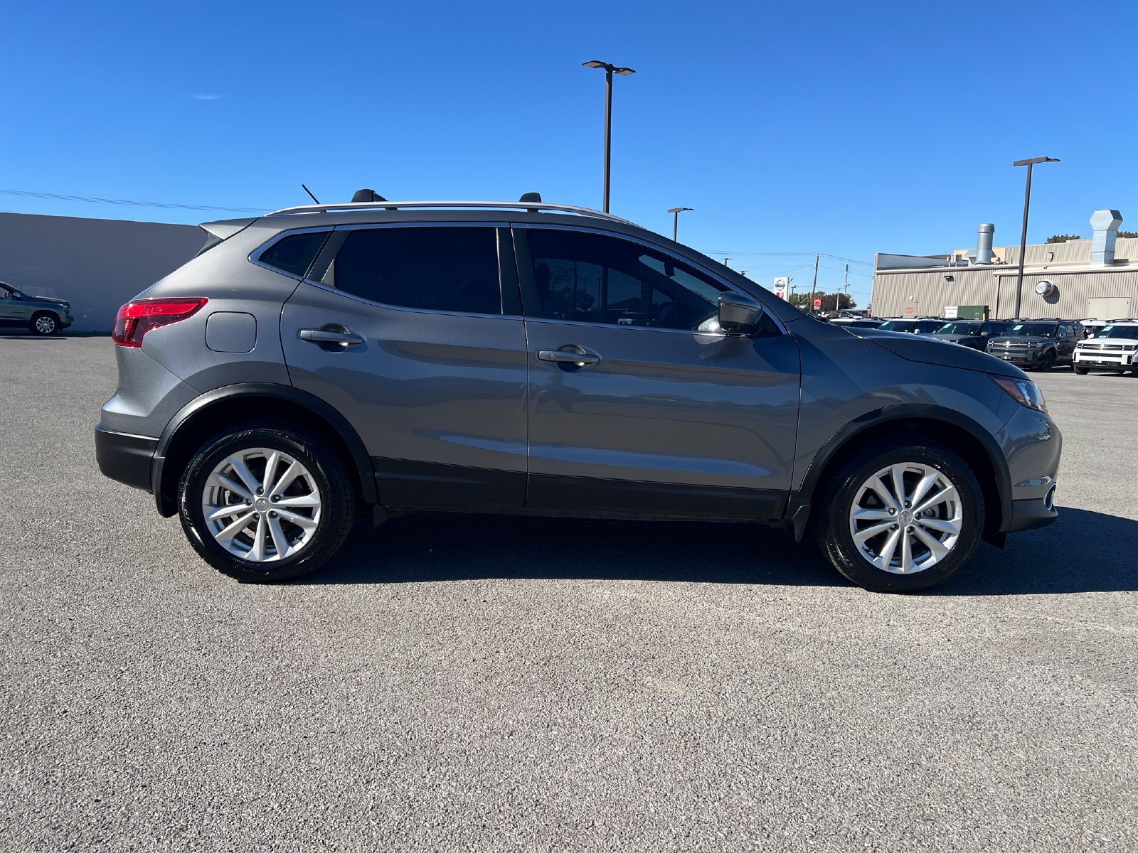 Used 2017 Nissan Rogue Sport SV w/ SV Premium Package AWD/4WD image 2
